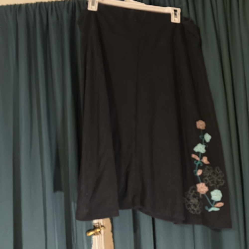 Aventura Black Organic Cotton Embroidered Appliqué  Skirt XL